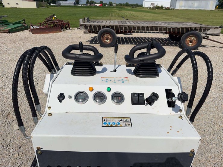 2026-zjg-zj-380-tracked-mini-skid-steer-loader-image-9