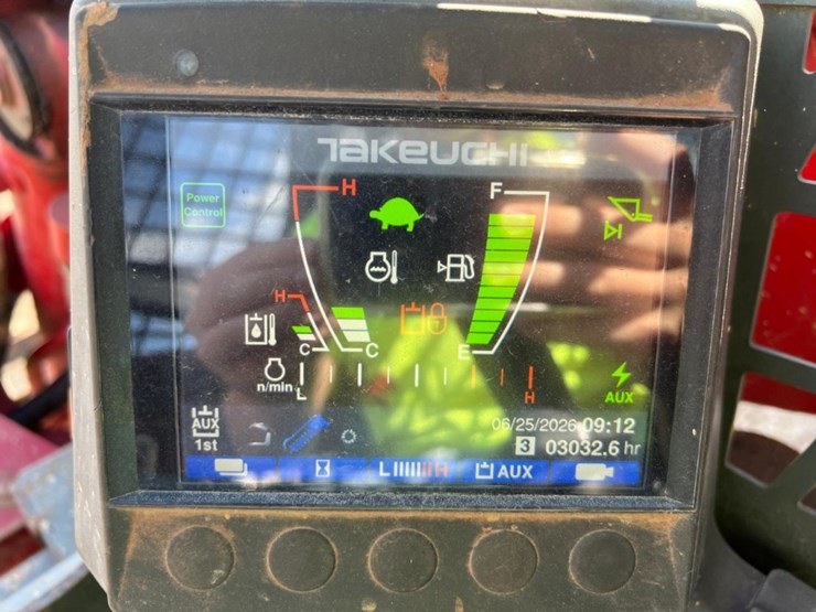 2016-takeuchi-tl10v2-image-21