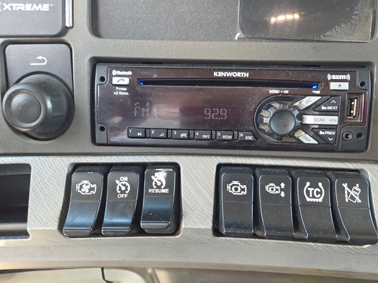 2015-kenworth-t680-image-56