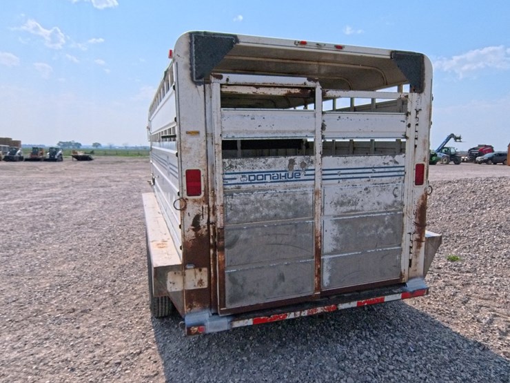 #1088-•-2000-donahue-livestock-trailer-image-3