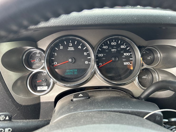 2011-chevrolet-1500-image-43