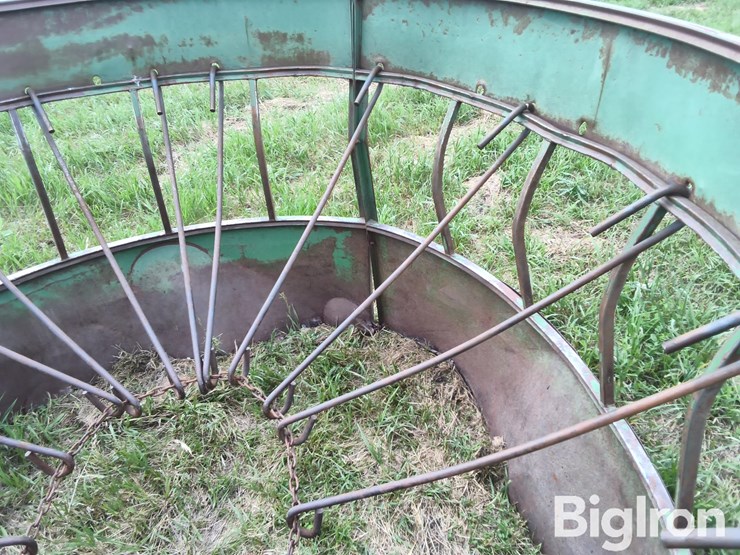 the-hay-manager-bale-feeder-image-11