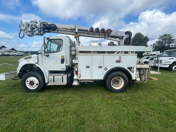 #1092-•-2011-freightliner-derrick-digger-image-3