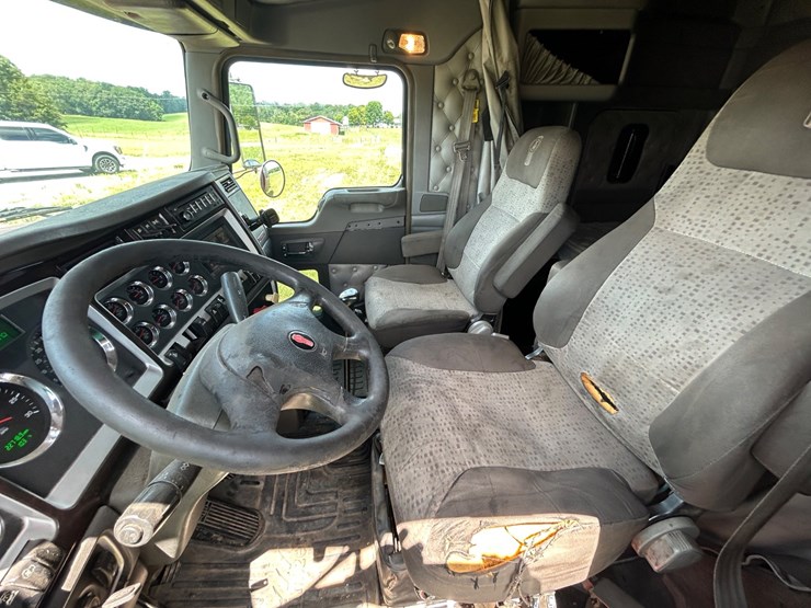 2013-kenworth-w900-image-11