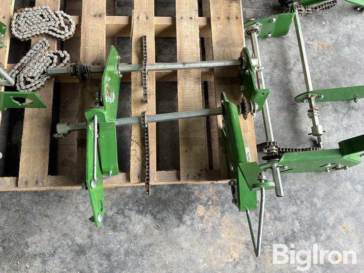 john-deere-12-image-18