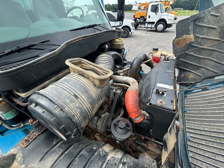 #1087-•-2007-international-service-truck-image-43