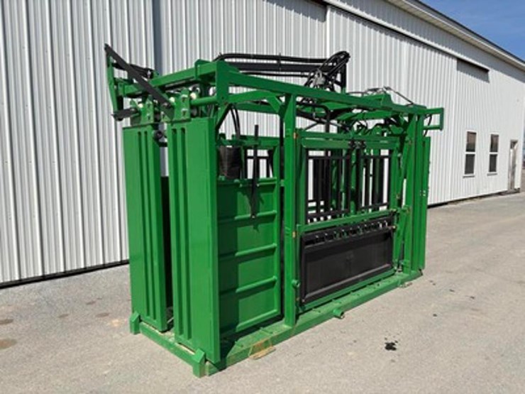 hydraulic-squeeze-chute-image-2