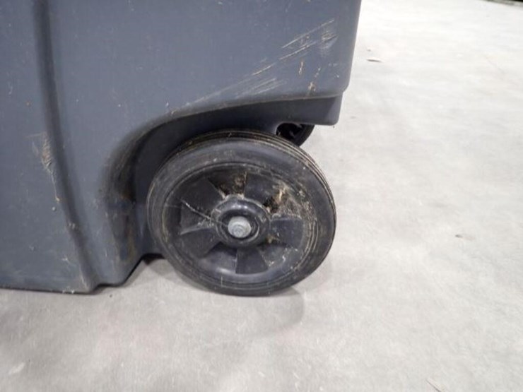 qty-of-(2)-garbage-bins-image-10