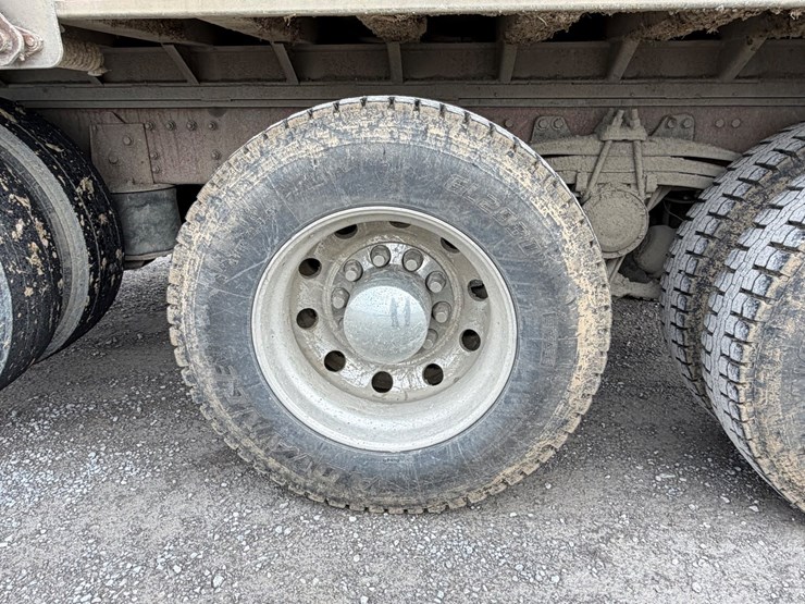 #90-•-1999-volvo-tri-axle-dump-truck-image-9