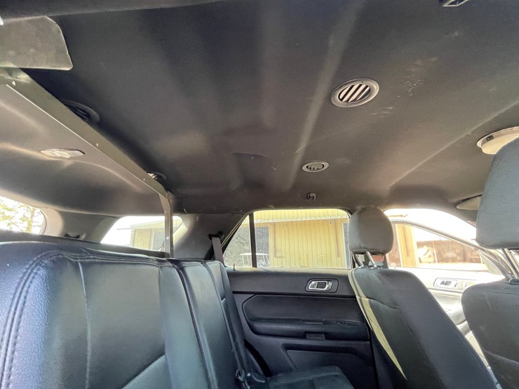 2016-ford-explorer-image-107