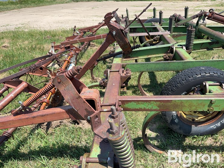john-deere-16-image-11