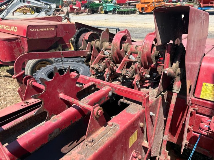 new-holland-baler-image-6
