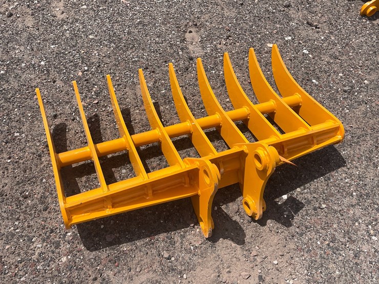 2026-caterpillar-305-image-1