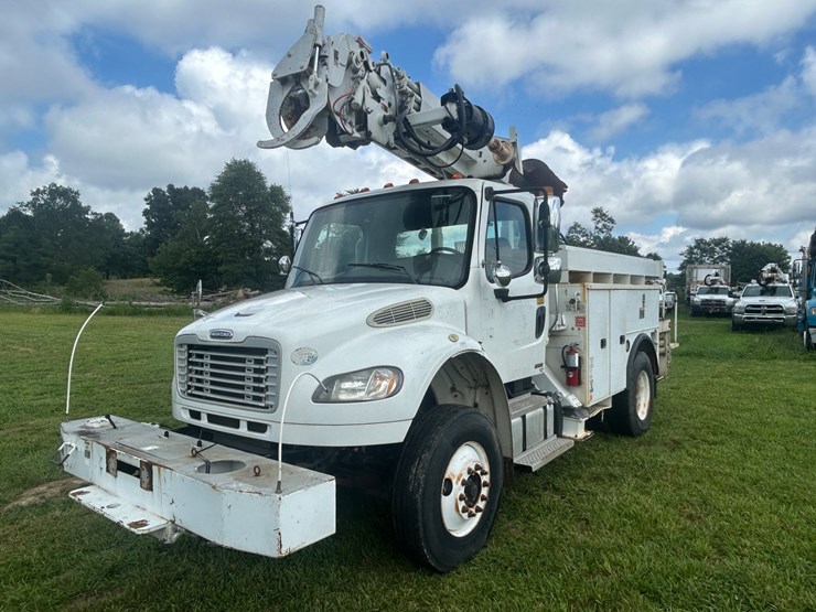 #1092-•-2011-freightliner-derrick-digger-image-1