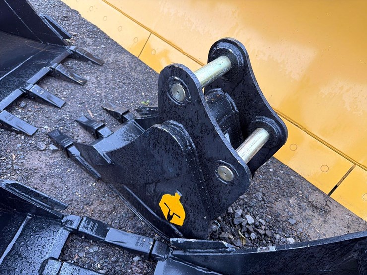 caterpillar-303-image-2