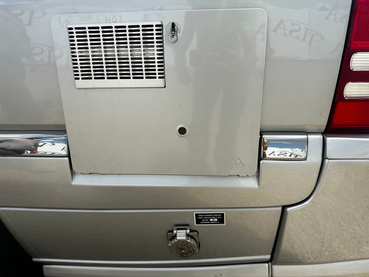 #2492-•-2014-mercedes-benz-airstream-motorhome-image-22