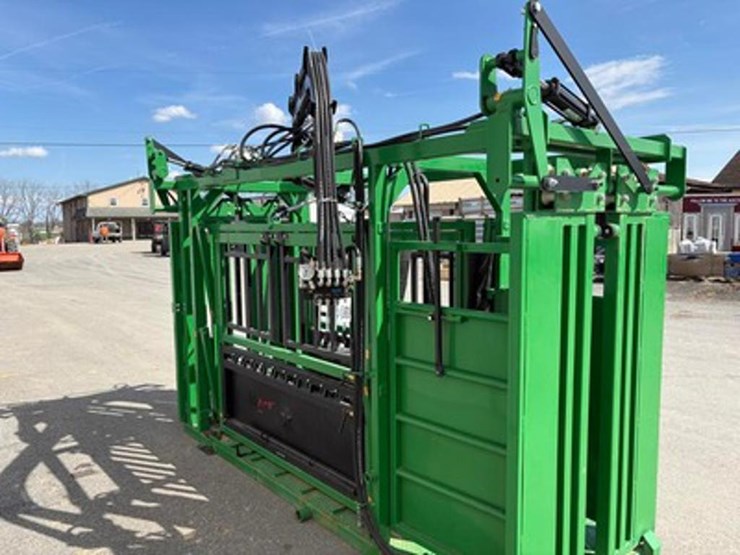 hydraulic-squeeze-chute-image-10