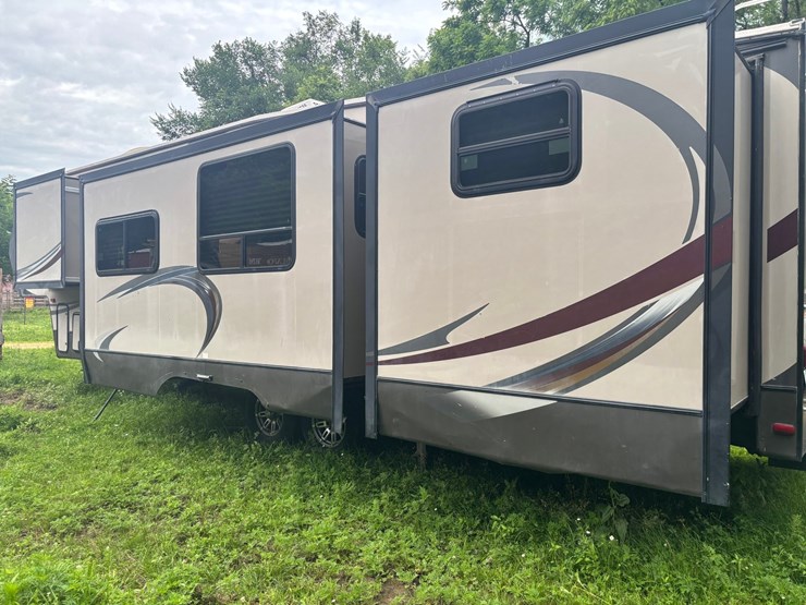 #2231-•-2014-crusader-335-5th-wheel-camper-image-5