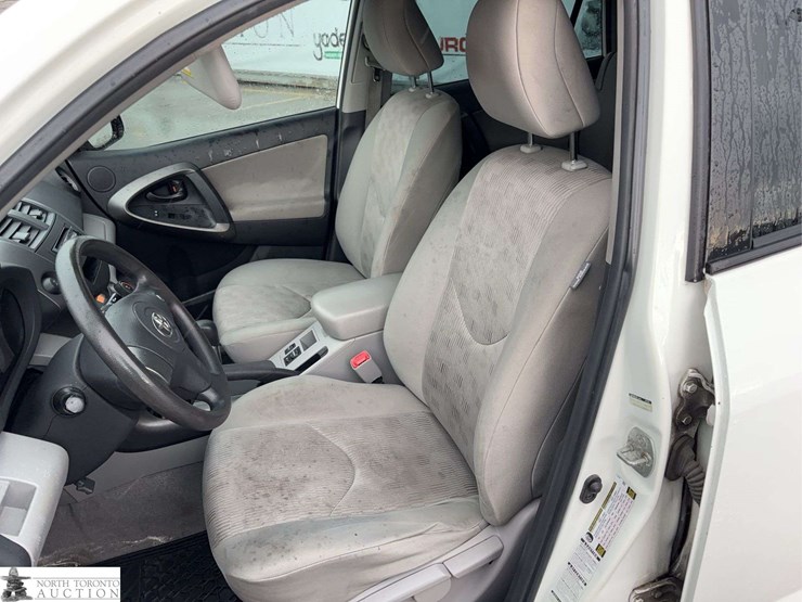 2011-toyota-rav4-image-23