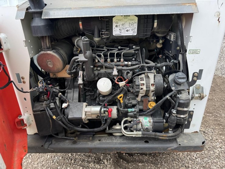 2015-bobcat-s570-image-14