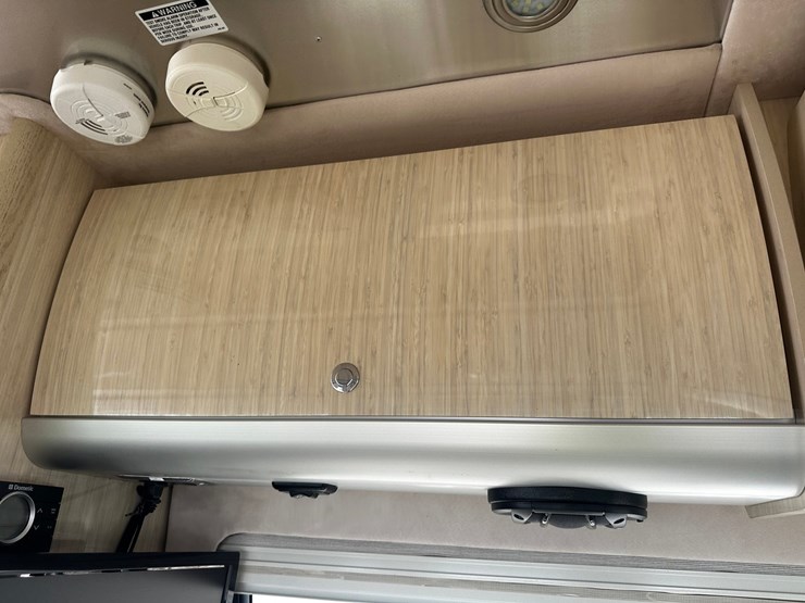 #2492-•-2014-mercedes-benz-airstream-motorhome-image-74