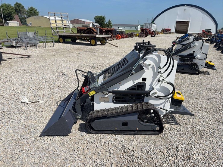 2026-zjg-zj-380-tracked-mini-skid-steer-loader-image-3