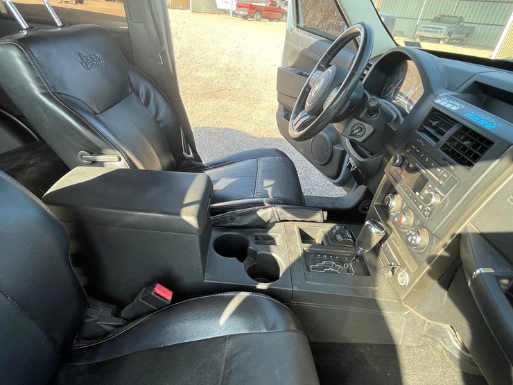 2012-jeep-liberty-image-92