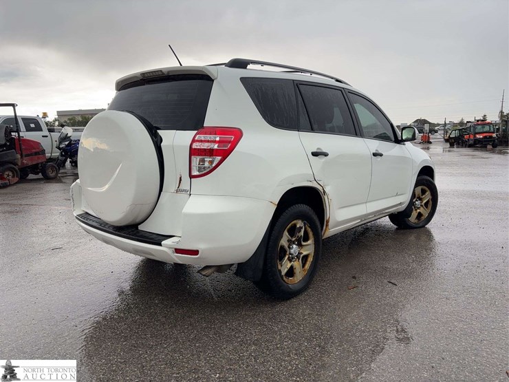 2011-toyota-rav4-image-5