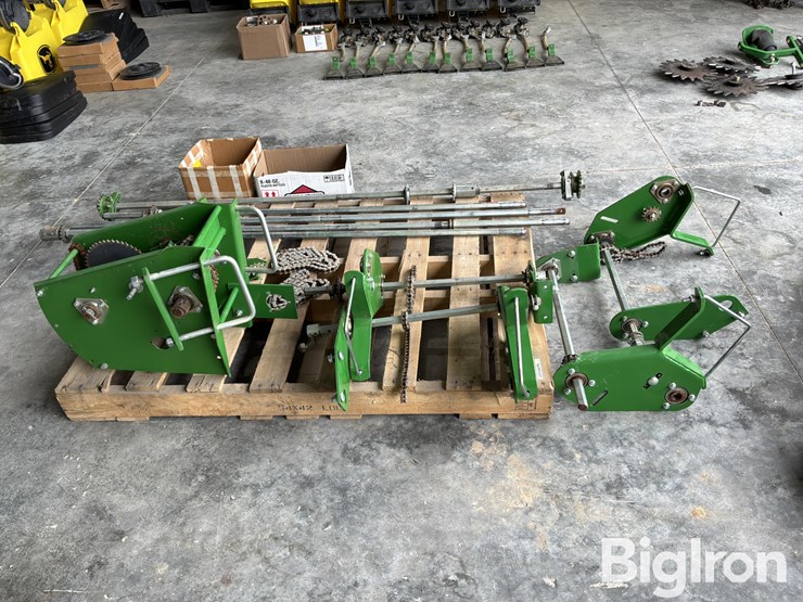 john-deere-12-image-4