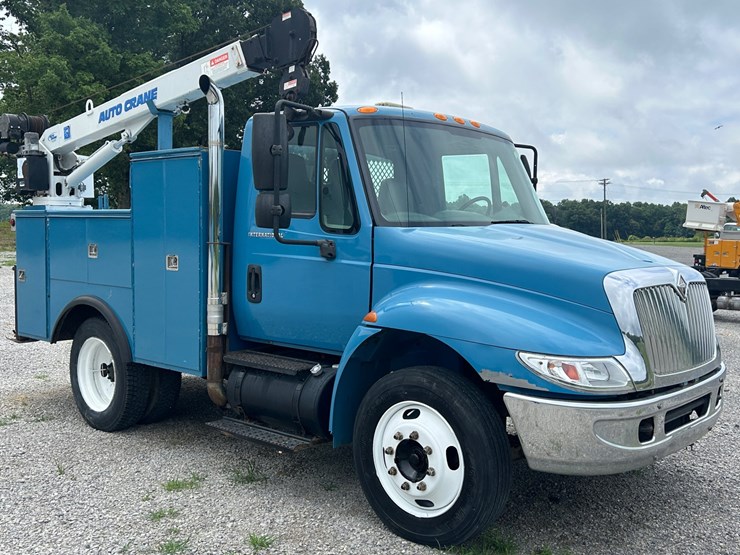 #1087-•-2007-international-service-truck-image-11