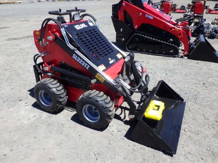 2026-sdlool-323tz-skid-steer-loader-image-4