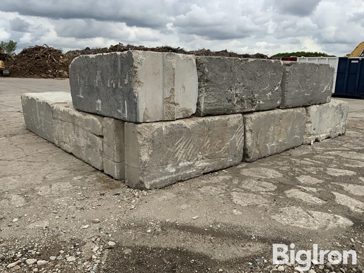 6'-x-3'-x-2.5'-interlocking-concrete-blocks-image-9