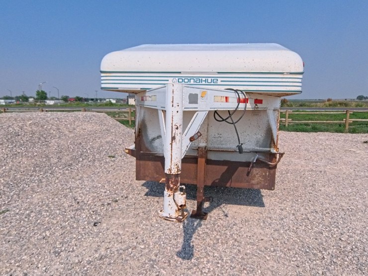 #1088-•-2000-donahue-livestock-trailer-image-6