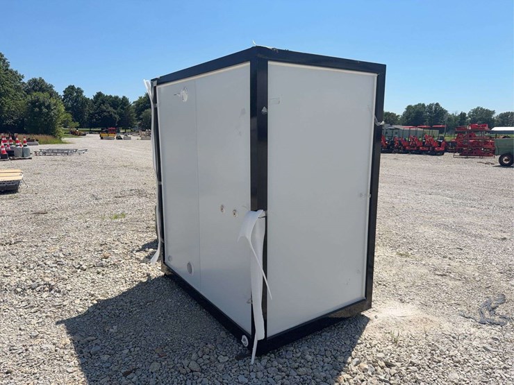 new-portable-bathroom-w/-shower-image-4