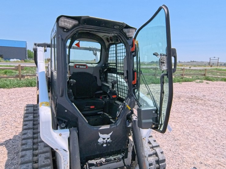 2021-bobcat-t64-image-38