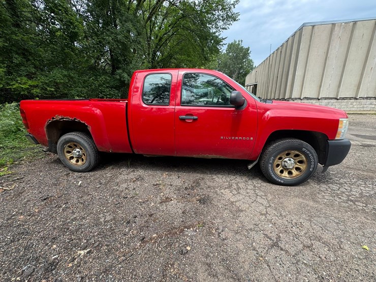 #1868-•-2009-chevy-silverado-pickup-truck-image-6