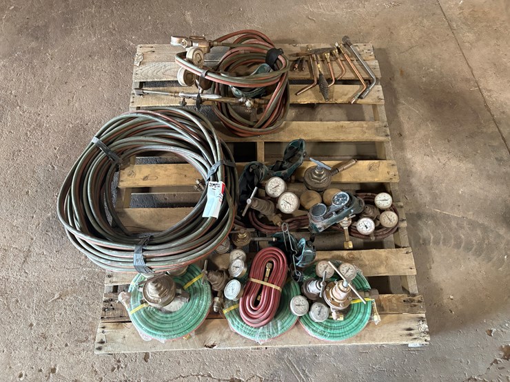pallet-of-cutting-torch-nozzles-&-gas-hoses-image-1