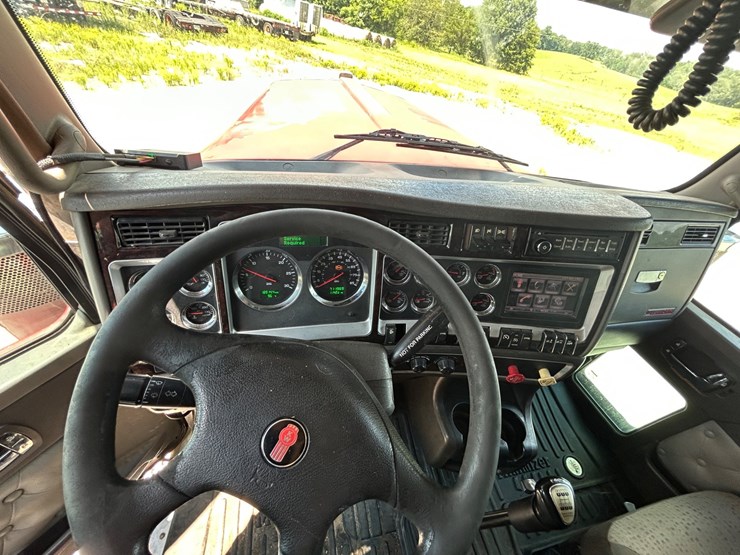 2013-kenworth-w900-image-13
