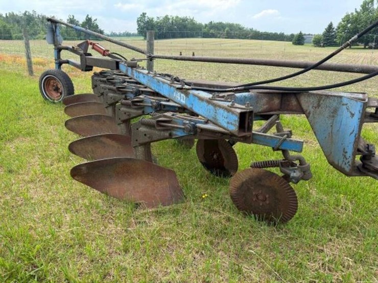 white-5-furrow-plow-image-8
