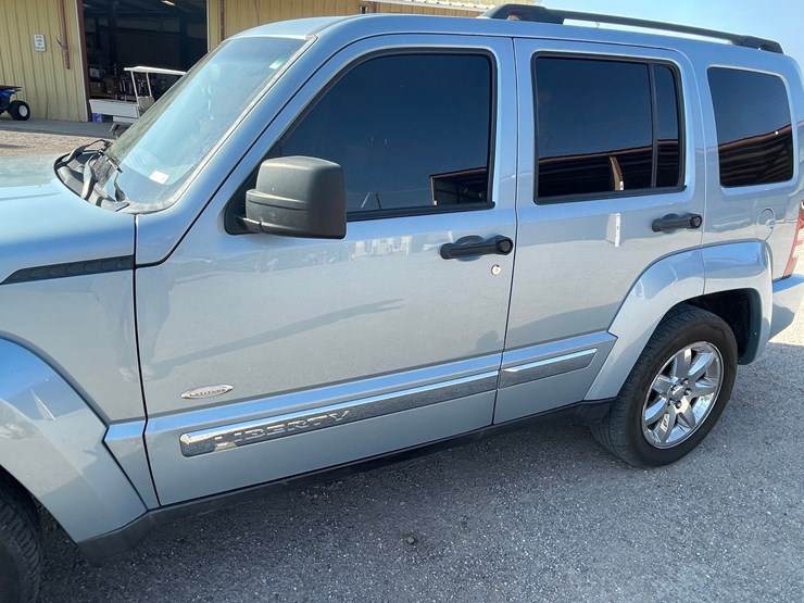 2012-jeep-liberty-image-17