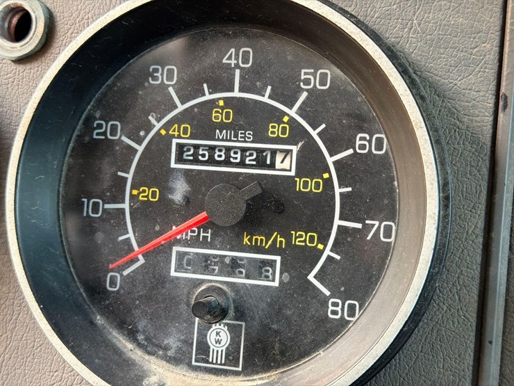 2009-kenworth-t370-image-18