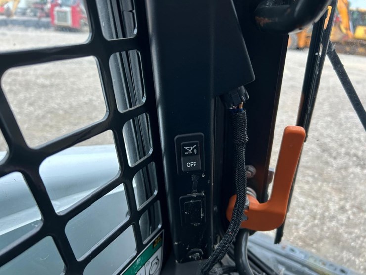2024-bobcat-s650-image-24