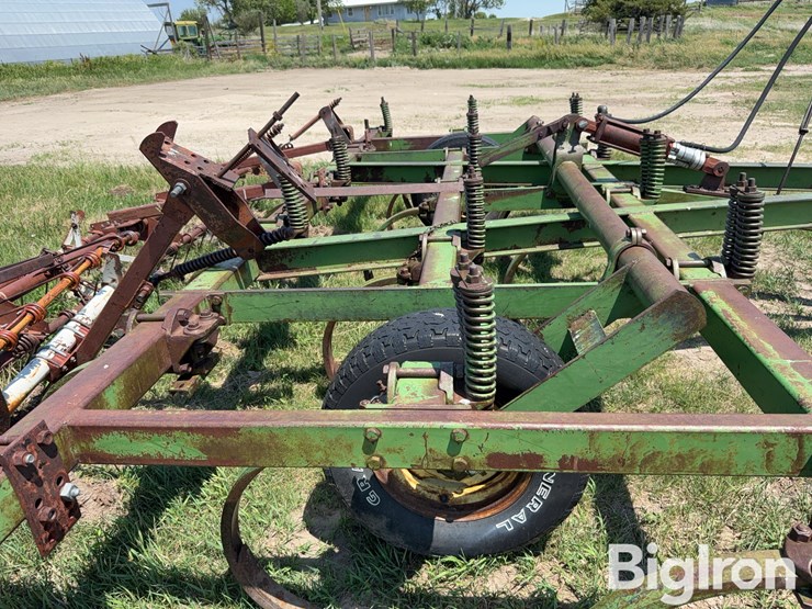 john-deere-16-image-10