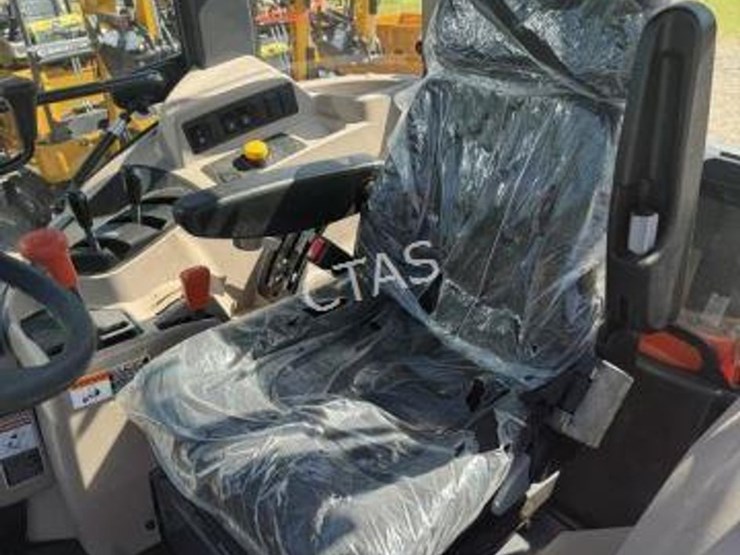2023-kubota-m7060d-image-22