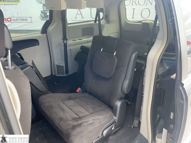 2012-dodge-grand-caravan-crew-image-16