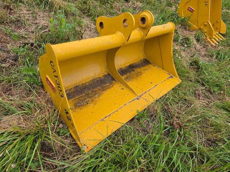 caterpillar-303-image-2