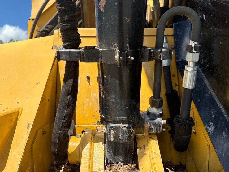 2014-caterpillar-501-image-44