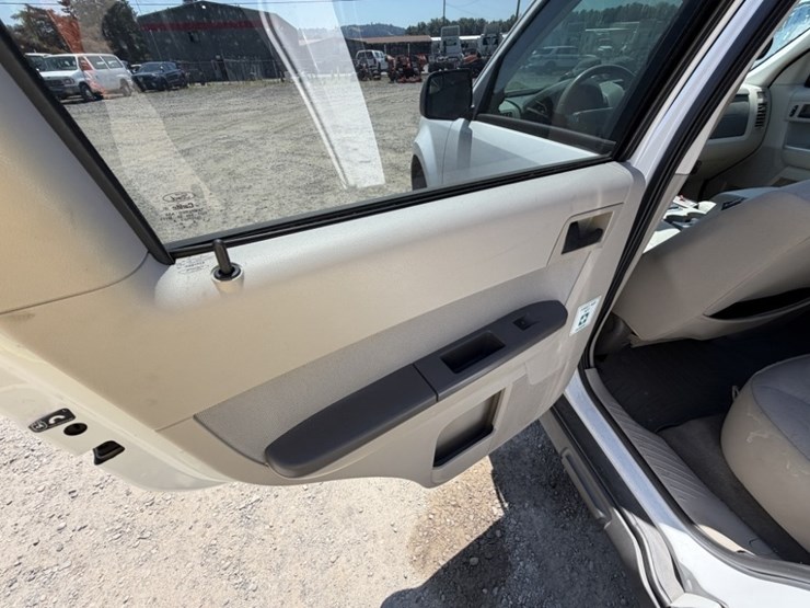2012-ford-escape-xlt-image-22