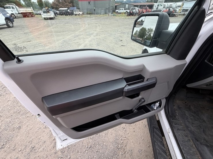 2017-ford-f150-xl-image-28