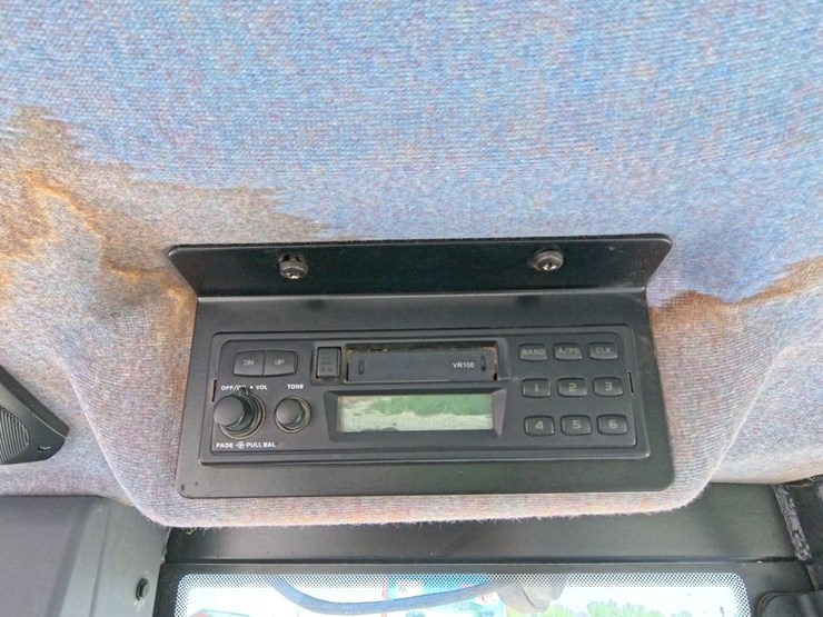 2004-new-holland-tl100a-image-42